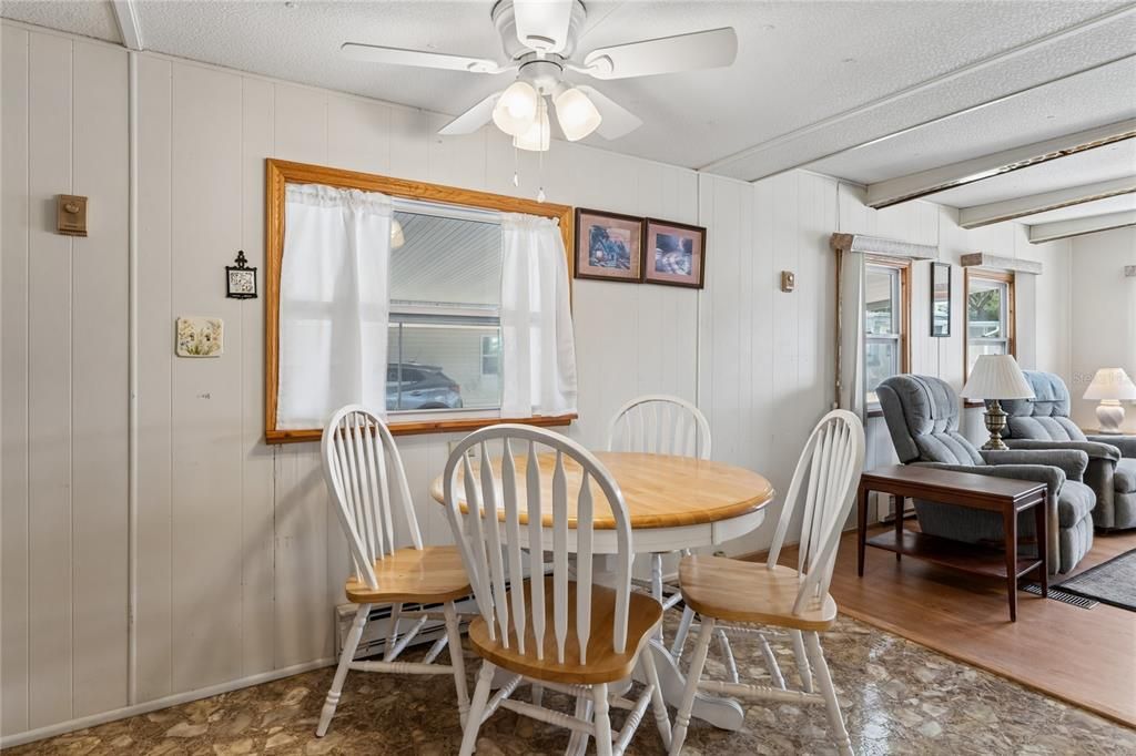 For Sale: $59,900 (2 beds, 1 baths, 924 Square Feet)