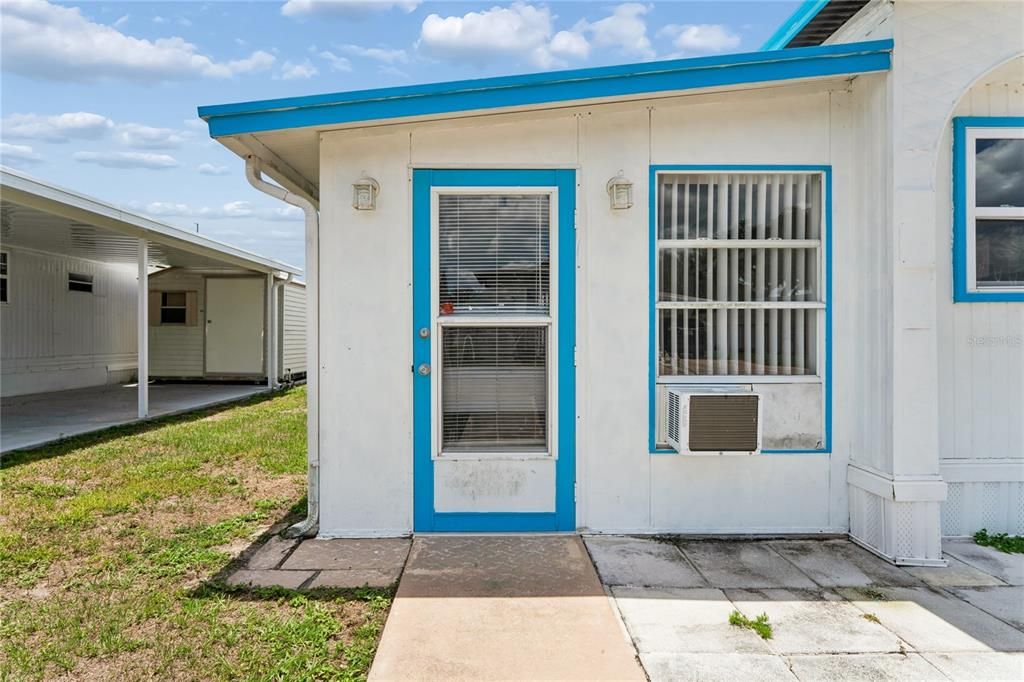 For Sale: $59,900 (2 beds, 1 baths, 924 Square Feet)
