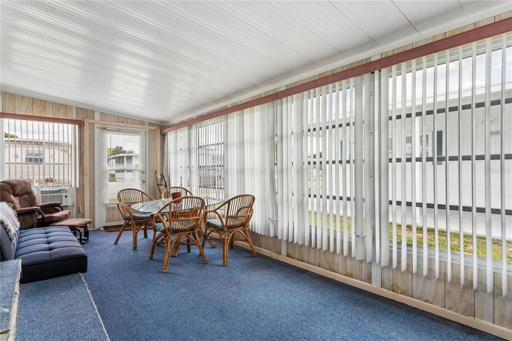 For Sale: $59,900 (2 beds, 1 baths, 924 Square Feet)