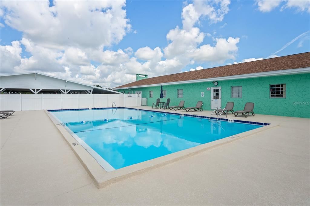 For Sale: $59,900 (2 beds, 1 baths, 924 Square Feet)