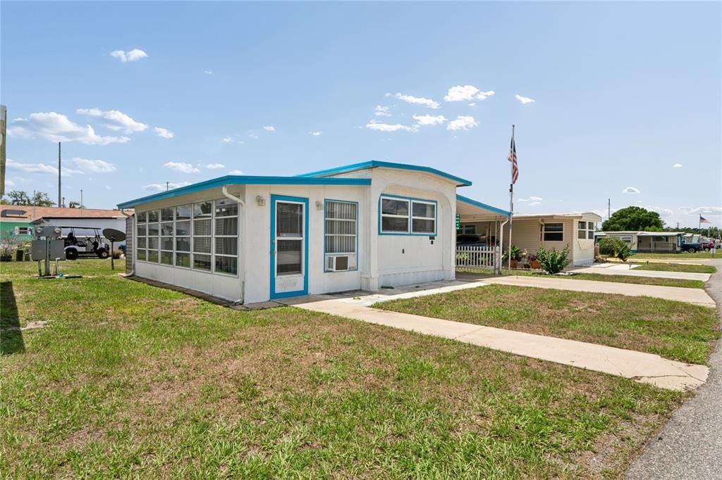 For Sale: $59,900 (2 beds, 1 baths, 924 Square Feet)