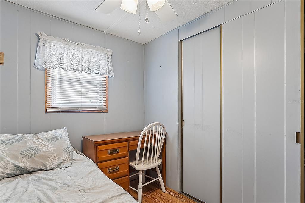 For Sale: $59,900 (2 beds, 1 baths, 924 Square Feet)