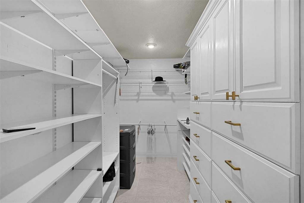 Activo con contrato: $850,000 (4 camas, 2 baños, 2518 Pies cuadrados)