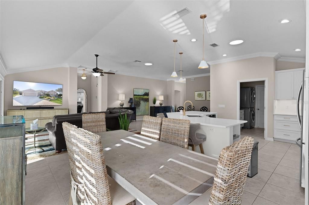 Activo con contrato: $850,000 (4 camas, 2 baños, 2518 Pies cuadrados)