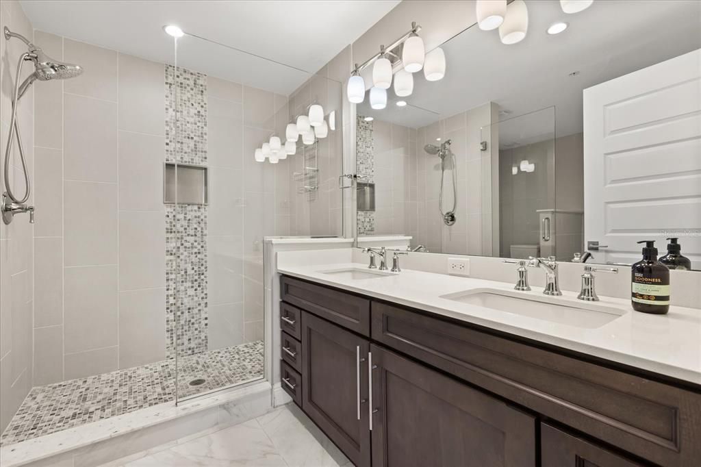 For Sale: $398,000 (2 beds, 2 baths, 1402 Square Feet)