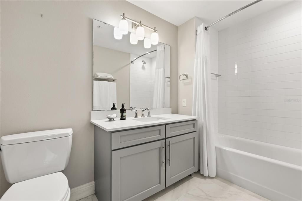 For Sale: $398,000 (2 beds, 2 baths, 1402 Square Feet)