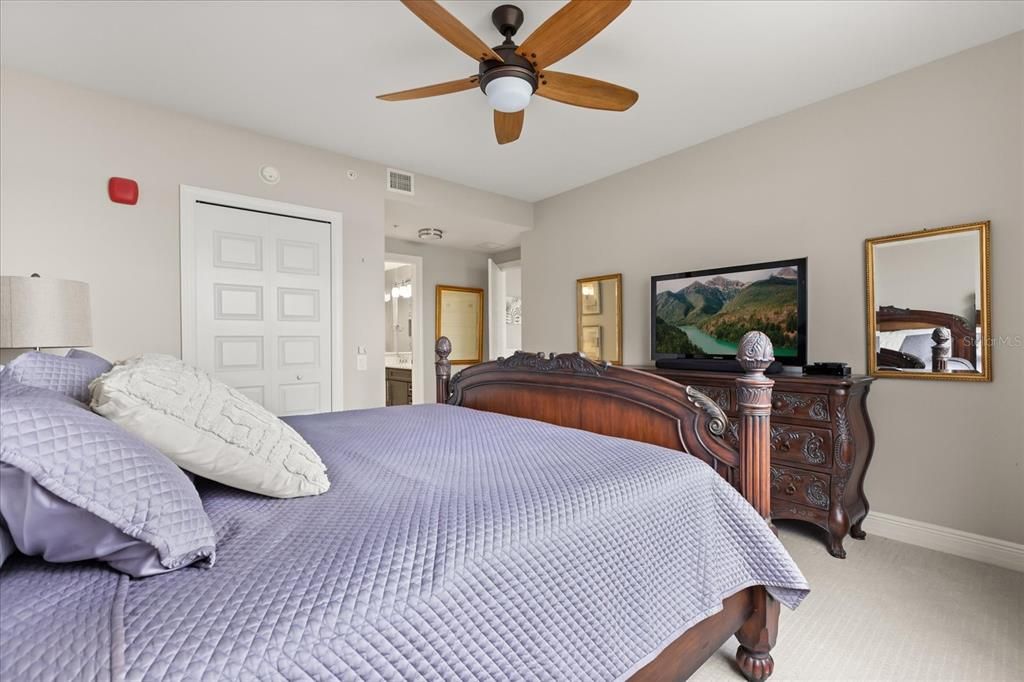 For Sale: $398,000 (2 beds, 2 baths, 1402 Square Feet)