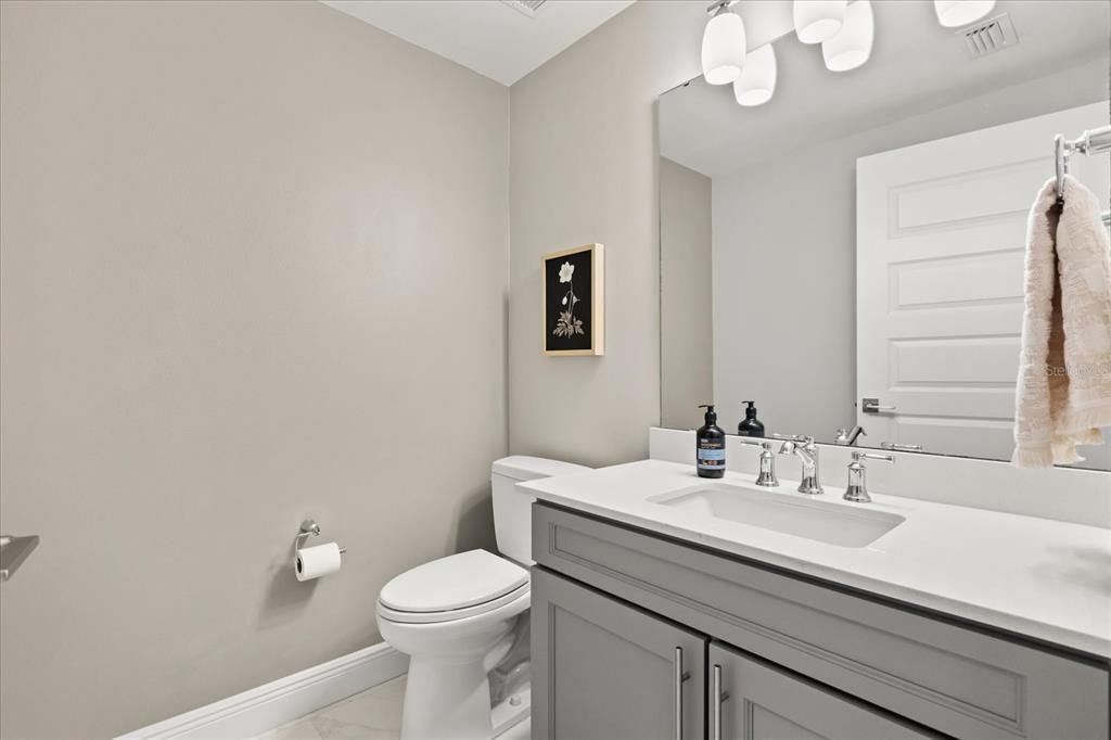 For Sale: $398,000 (2 beds, 2 baths, 1402 Square Feet)