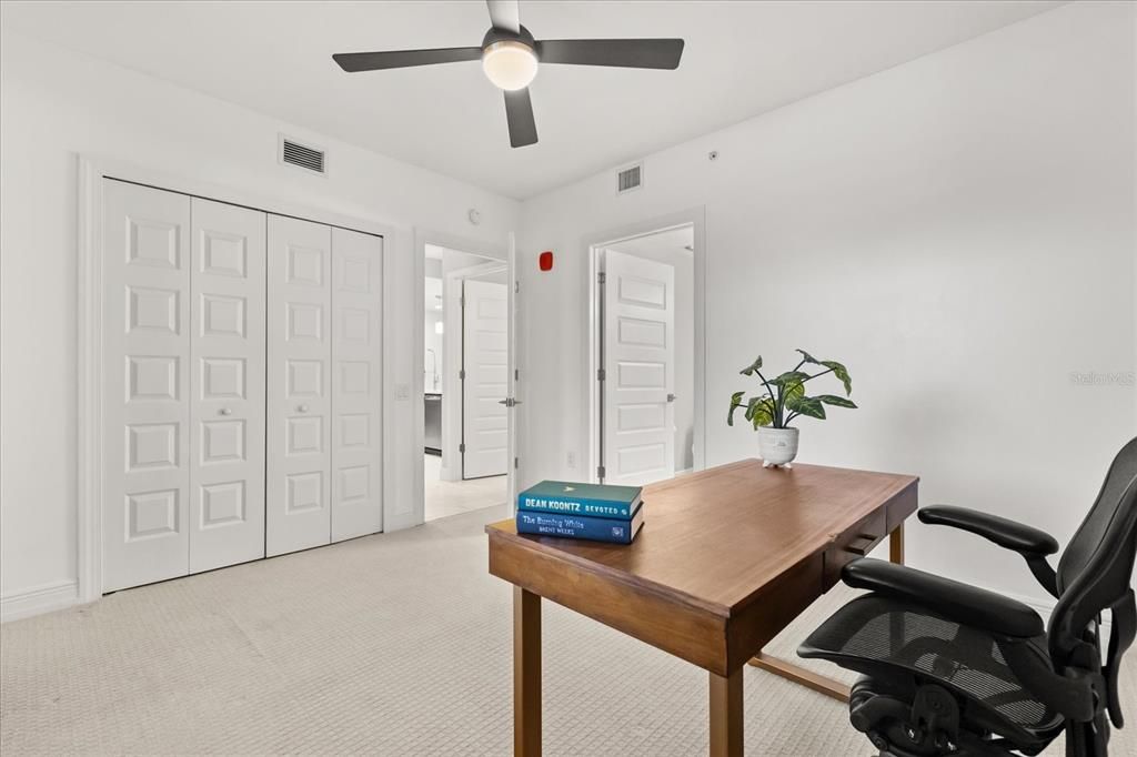 For Sale: $398,000 (2 beds, 2 baths, 1402 Square Feet)