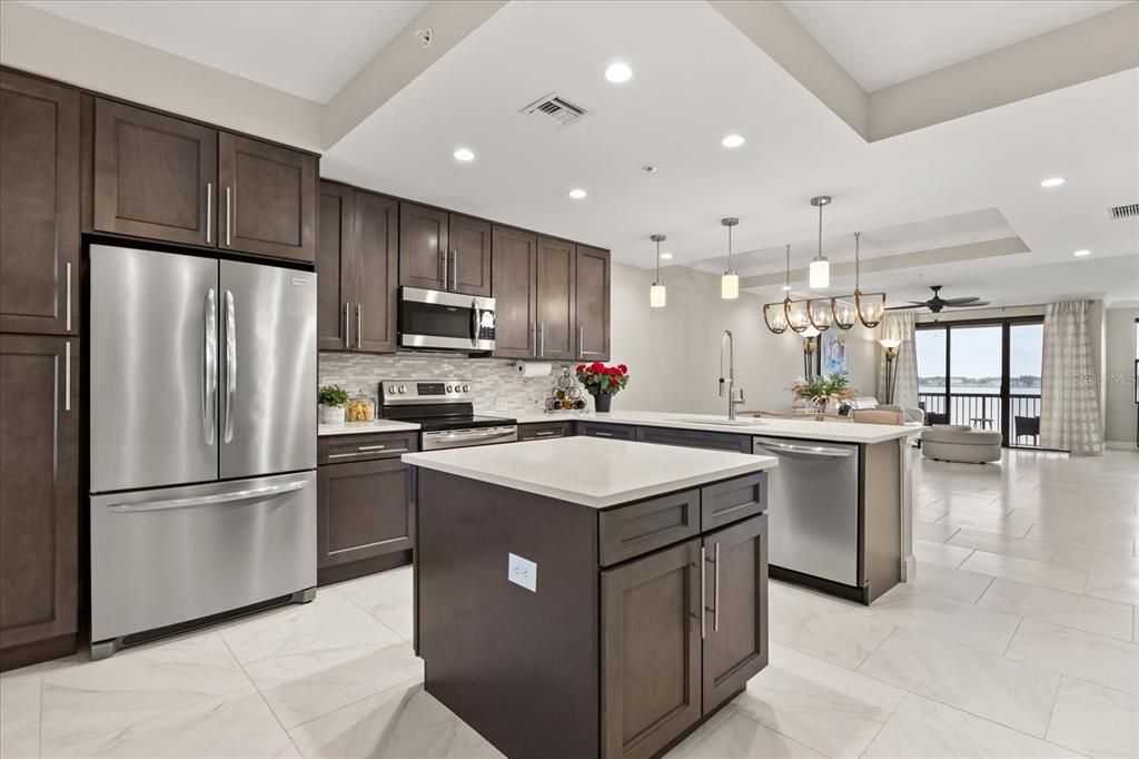 For Sale: $398,000 (2 beds, 2 baths, 1402 Square Feet)
