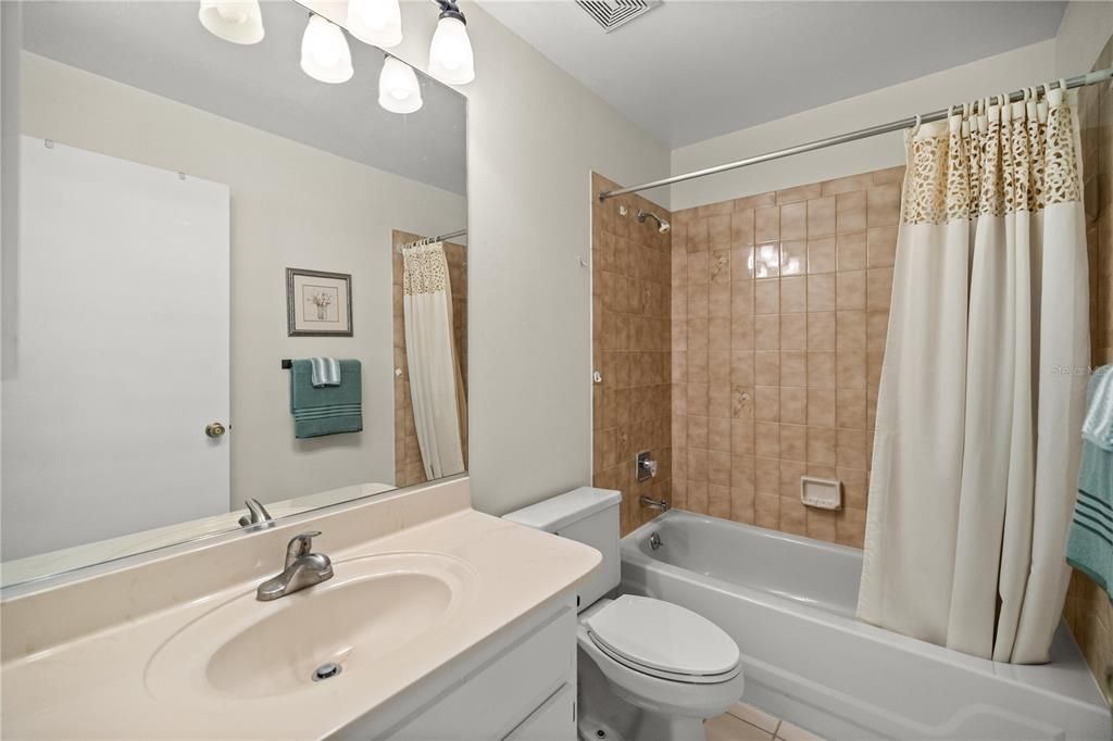 Под контрактом: $153,999 (2 спален, 2 ванн, 1066 Квадратных фут)