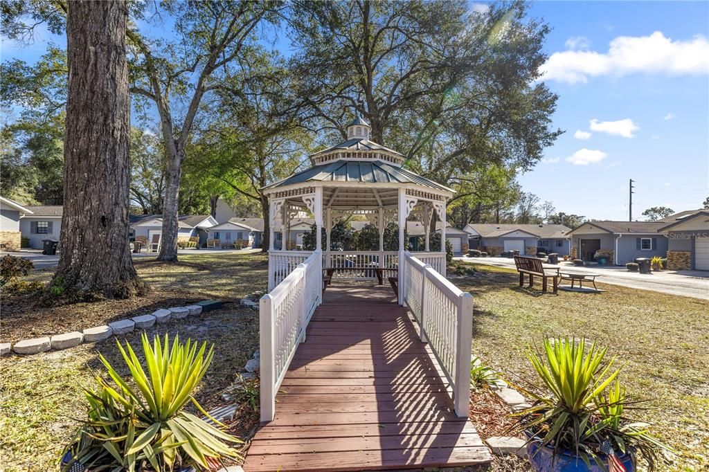 Под контрактом: $153,999 (2 спален, 2 ванн, 1066 Квадратных фут)