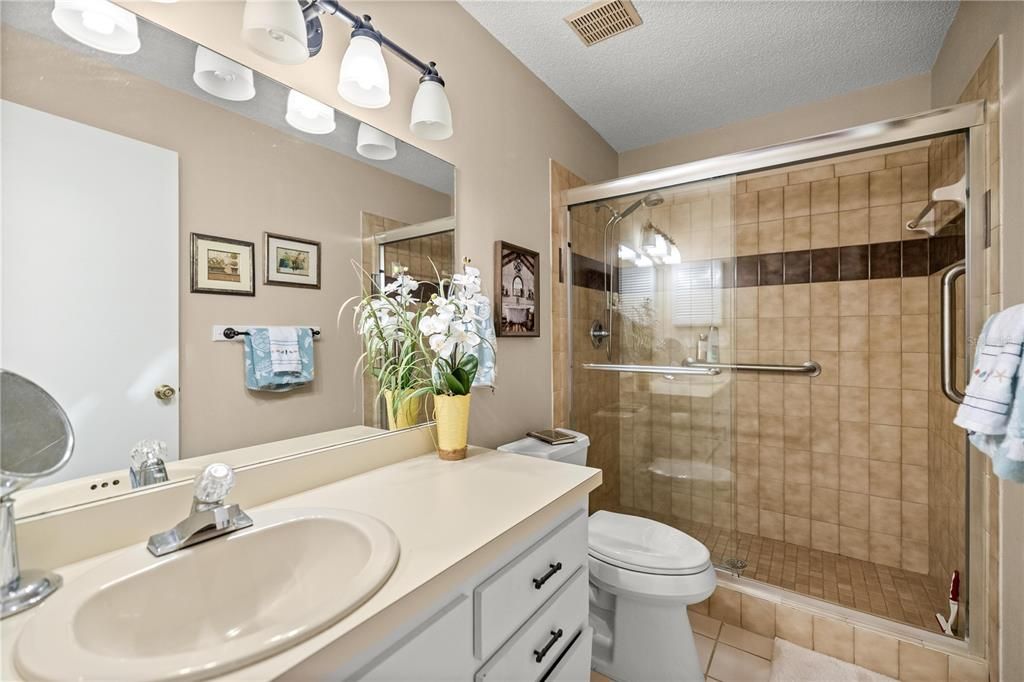 Под контрактом: $153,999 (2 спален, 2 ванн, 1066 Квадратных фут)