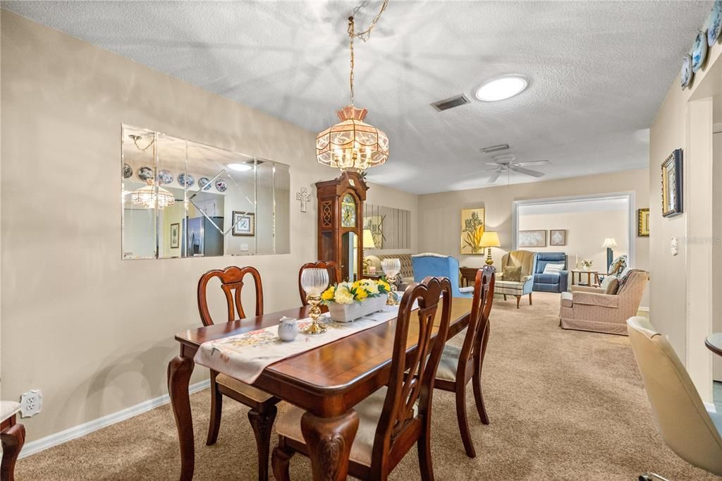 Под контрактом: $153,999 (2 спален, 2 ванн, 1066 Квадратных фут)