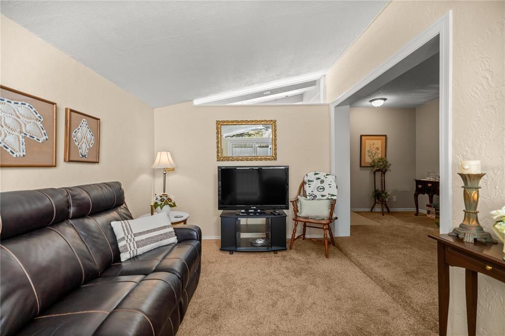 Под контрактом: $153,999 (2 спален, 2 ванн, 1066 Квадратных фут)