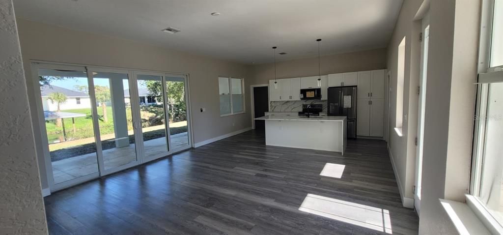En Venta: $370,000 (3 camas, 2 baños, 1880 Pies cuadrados)
