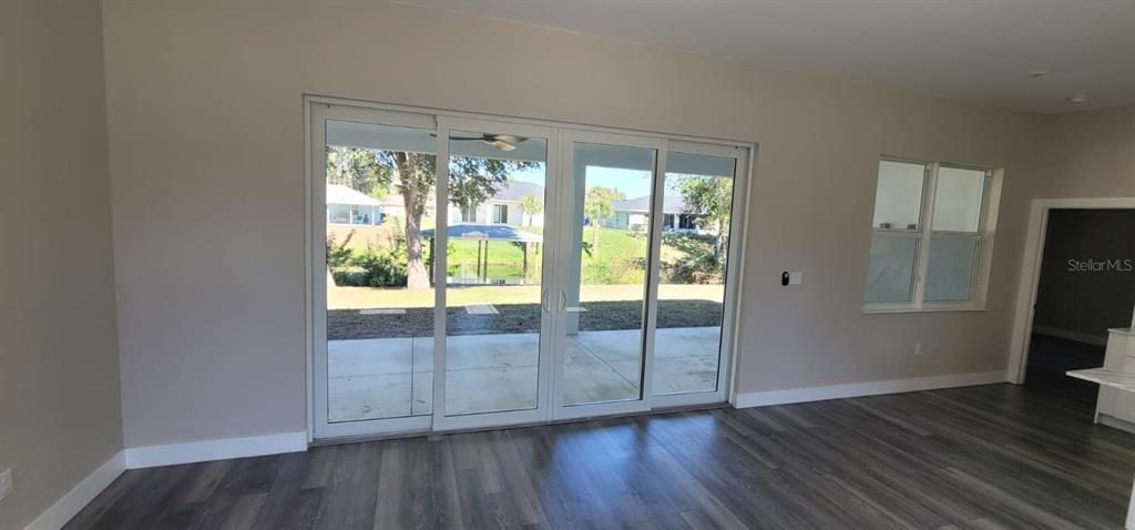 En Venta: $370,000 (3 camas, 2 baños, 1880 Pies cuadrados)