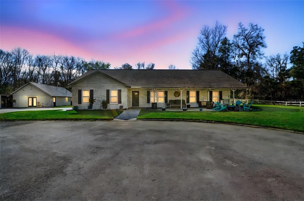 For Sale: $800,000 (5 beds, 3 baths, 2343 Square Feet)