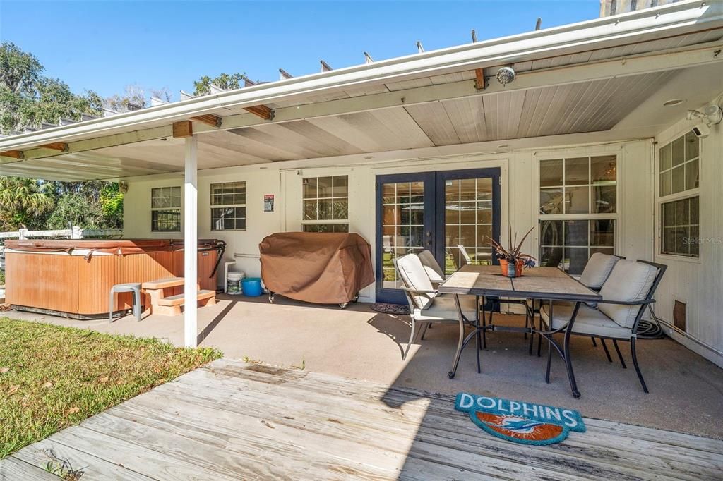 For Sale: $800,000 (5 beds, 3 baths, 2343 Square Feet)