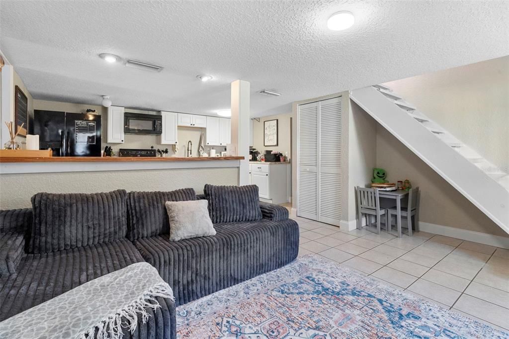 For Sale: $800,000 (5 beds, 3 baths, 2343 Square Feet)