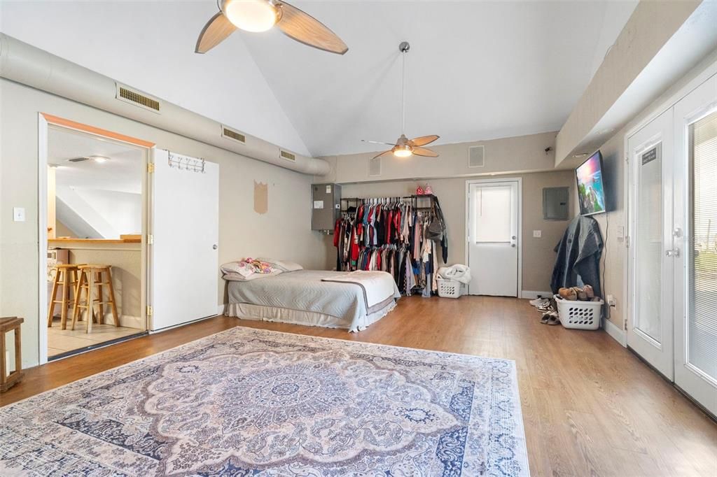 For Sale: $800,000 (5 beds, 3 baths, 2343 Square Feet)