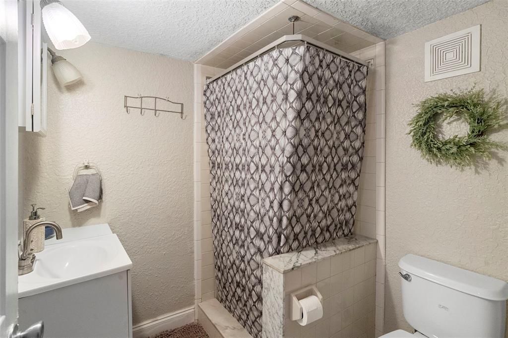For Sale: $800,000 (5 beds, 3 baths, 2343 Square Feet)