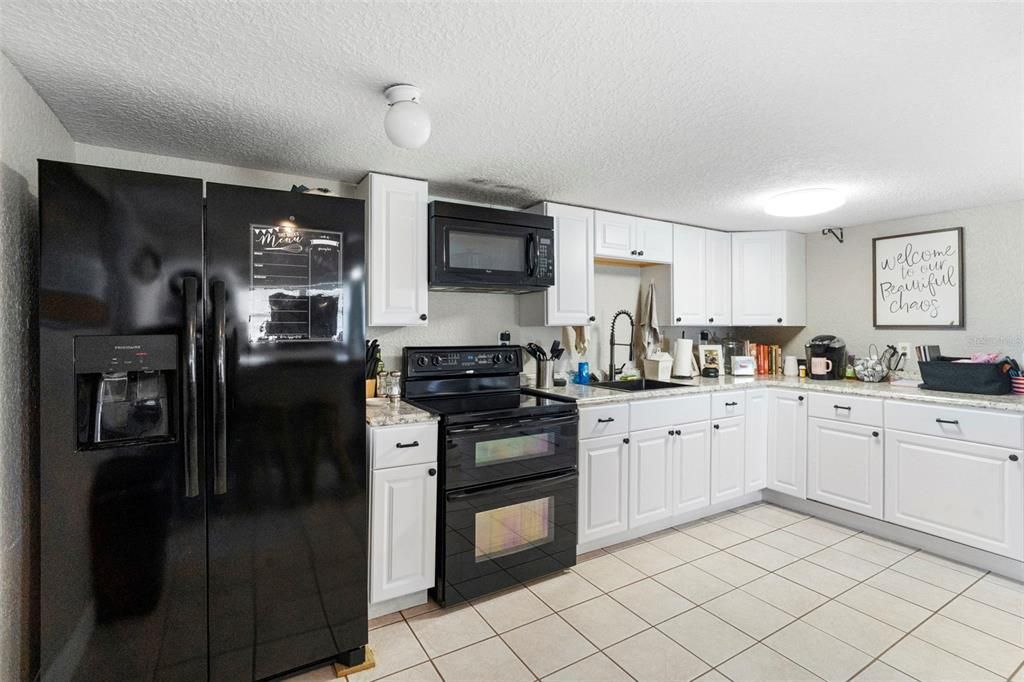 For Sale: $800,000 (5 beds, 3 baths, 2343 Square Feet)