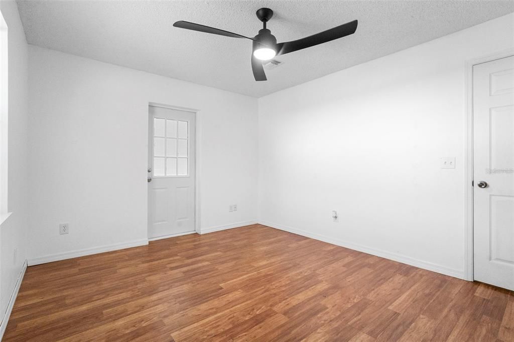 For Sale: $800,000 (5 beds, 3 baths, 2343 Square Feet)