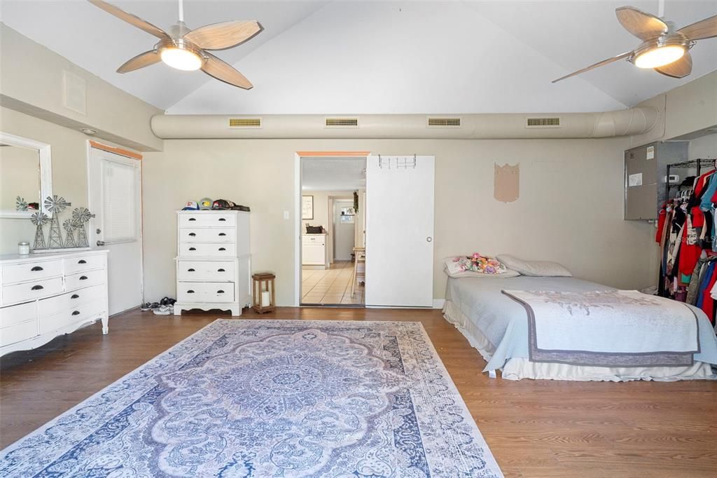 For Sale: $800,000 (5 beds, 3 baths, 2343 Square Feet)