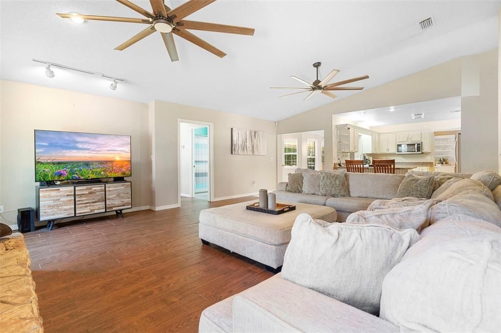 For Sale: $800,000 (5 beds, 3 baths, 2343 Square Feet)