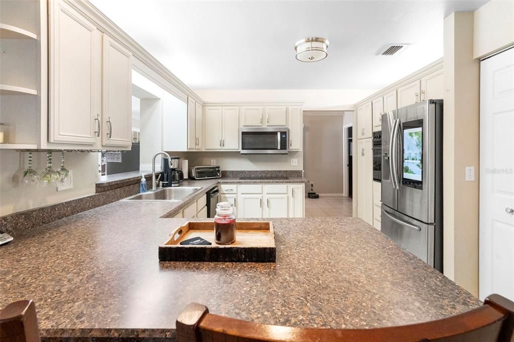 For Sale: $800,000 (5 beds, 3 baths, 2343 Square Feet)