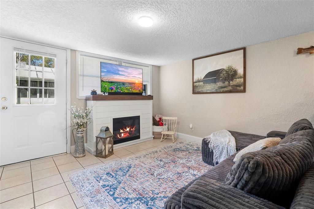 For Sale: $800,000 (5 beds, 3 baths, 2343 Square Feet)