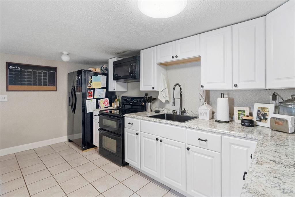 For Sale: $800,000 (5 beds, 3 baths, 2343 Square Feet)