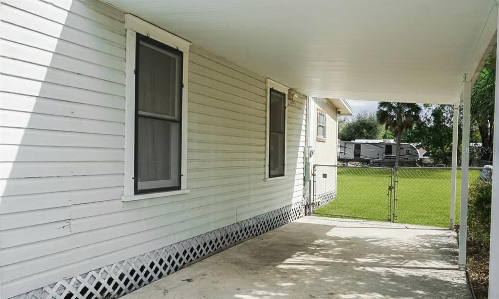 For Sale: $189,900 (2 beds, 1 baths, 912 Square Feet)