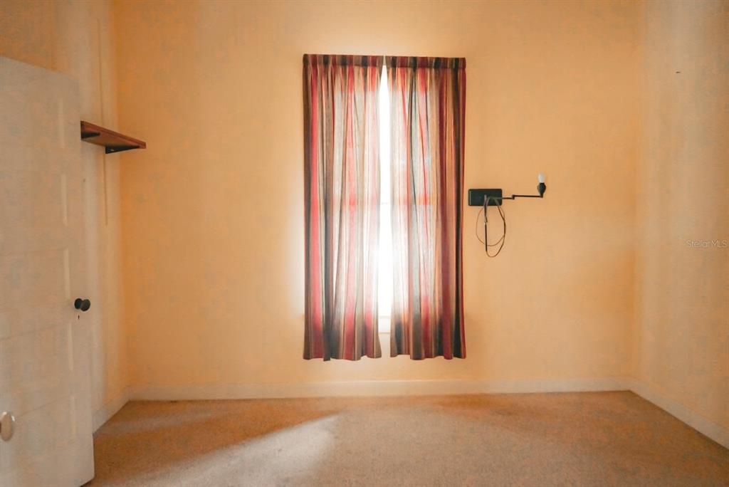 For Sale: $189,900 (2 beds, 1 baths, 912 Square Feet)