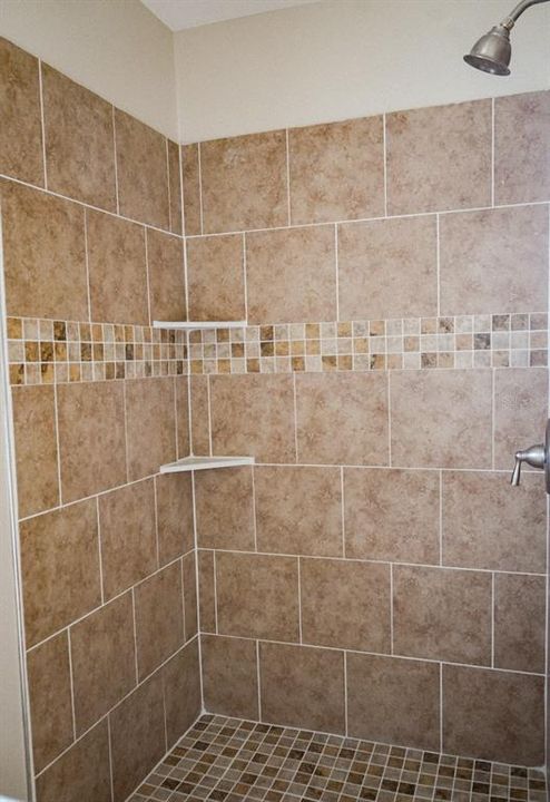 For Sale: $189,900 (2 beds, 1 baths, 912 Square Feet)