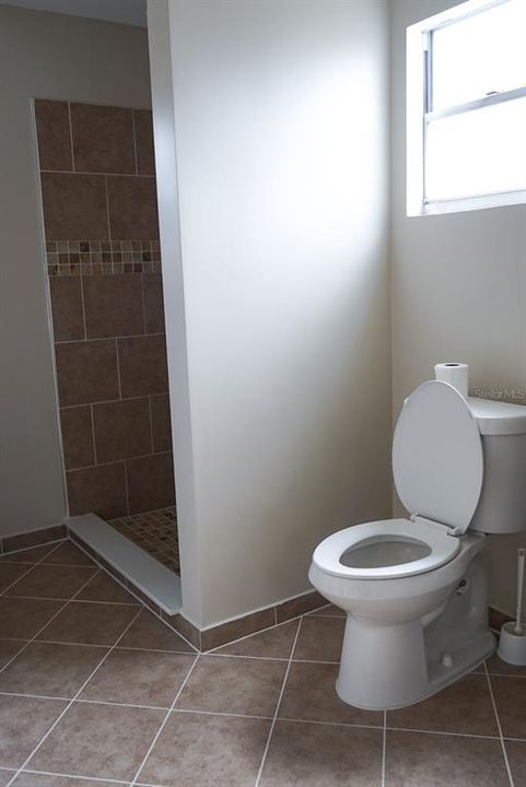 For Sale: $189,900 (2 beds, 1 baths, 912 Square Feet)