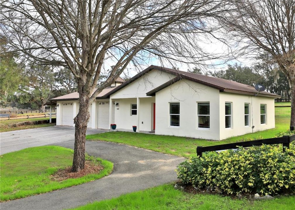 For Sale: $3,400,000 (2 beds, 1 baths, 1152 Square Feet)