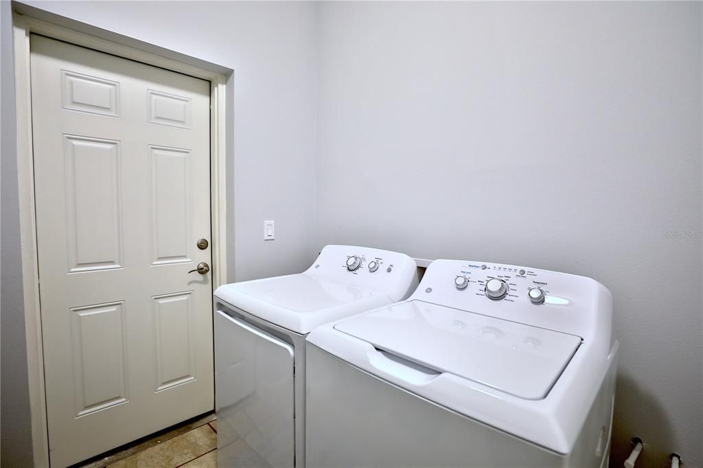 For Sale: $3,400,000 (2 beds, 1 baths, 1152 Square Feet)