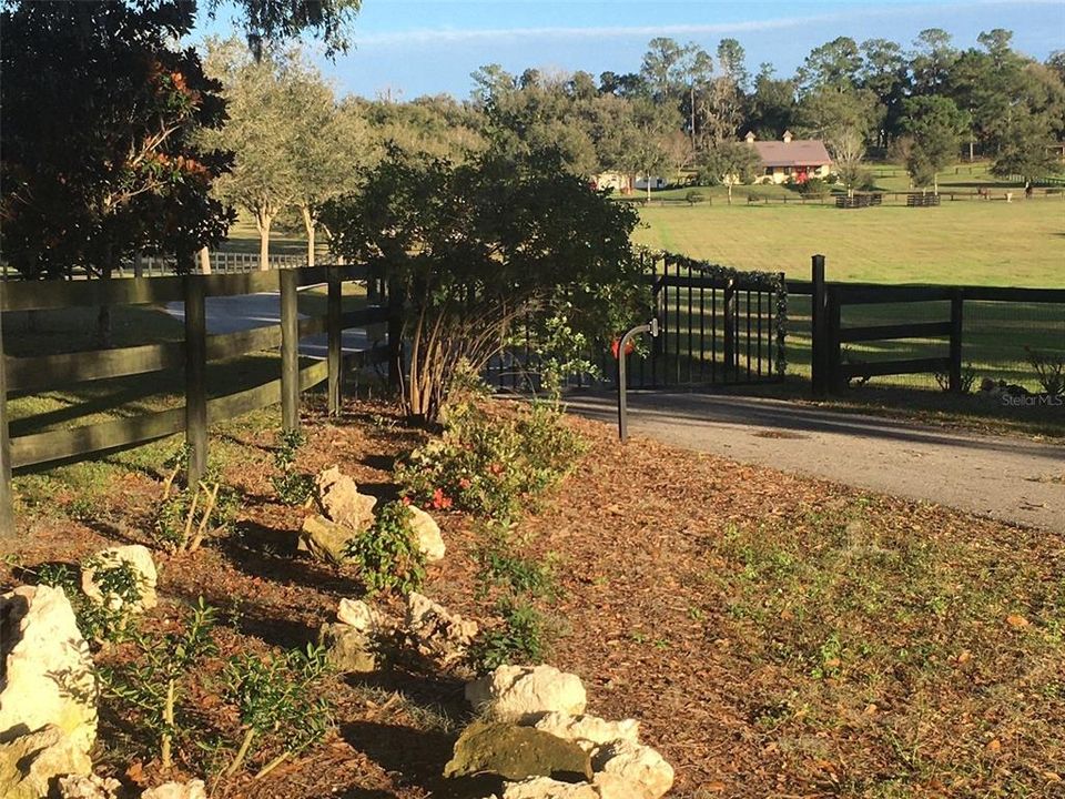 For Sale: $3,400,000 (2 beds, 1 baths, 1152 Square Feet)