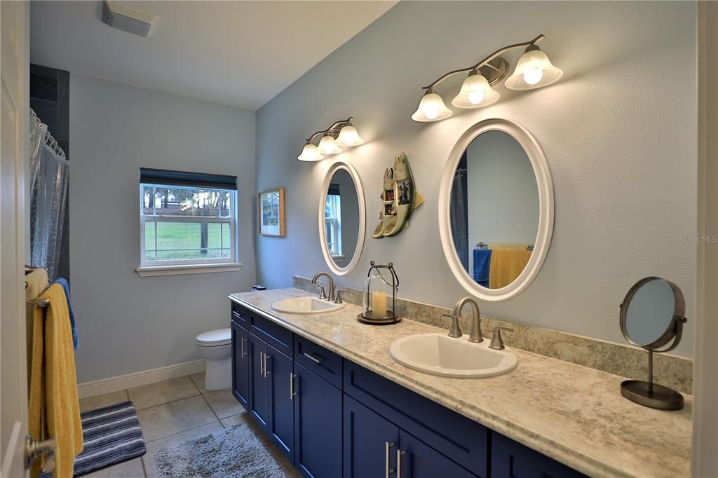 For Sale: $3,400,000 (2 beds, 1 baths, 1152 Square Feet)