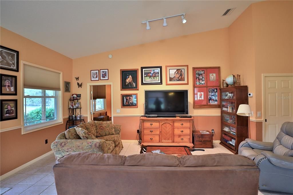 For Sale: $3,400,000 (2 beds, 1 baths, 1152 Square Feet)