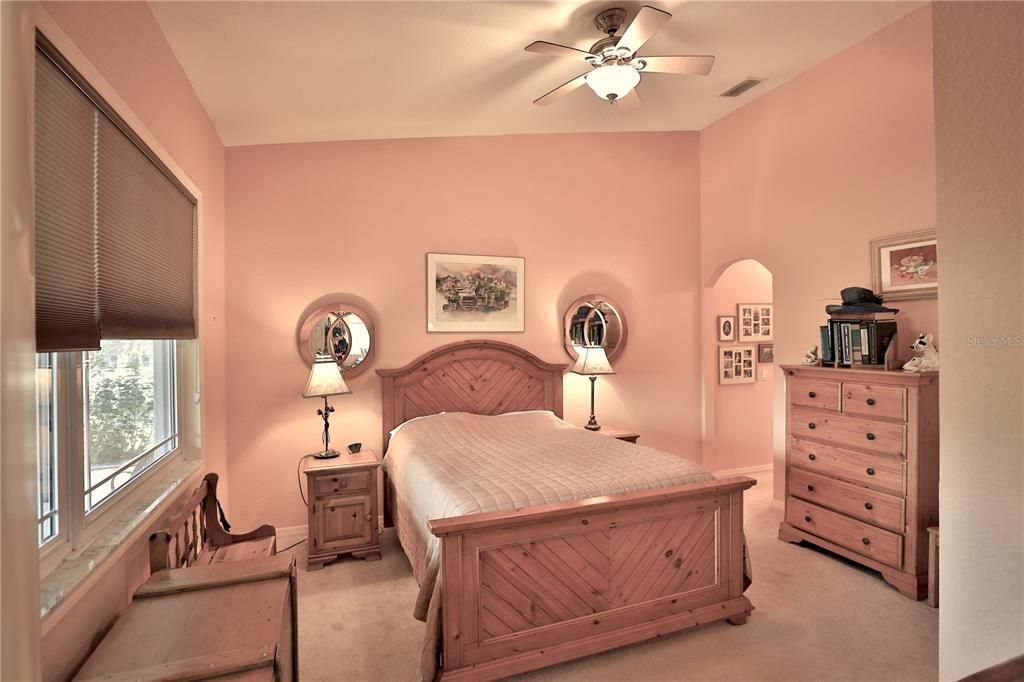 For Sale: $3,400,000 (2 beds, 1 baths, 1152 Square Feet)