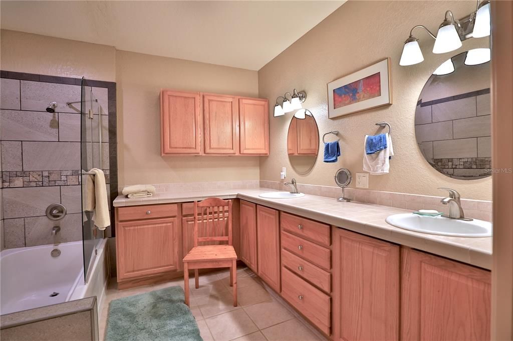 For Sale: $3,400,000 (2 beds, 1 baths, 1152 Square Feet)