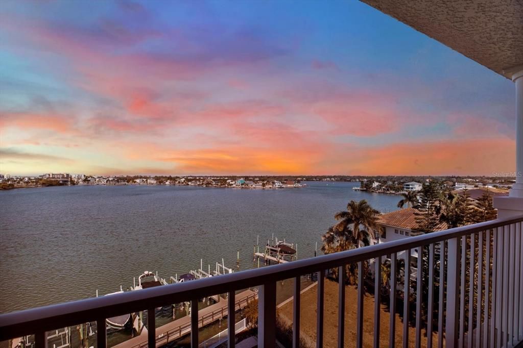 For Sale: $1,399,000 (3 beds, 3 baths, 3020 Square Feet)