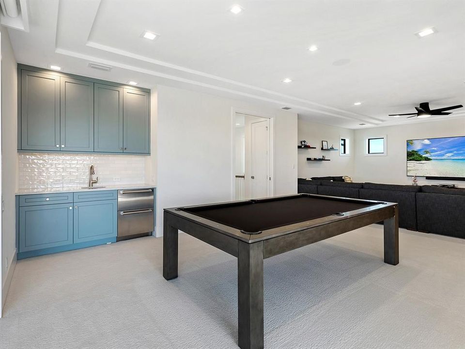 For Sale: $3,999,000 (4 beds, 5 baths, 6488 Square Feet)