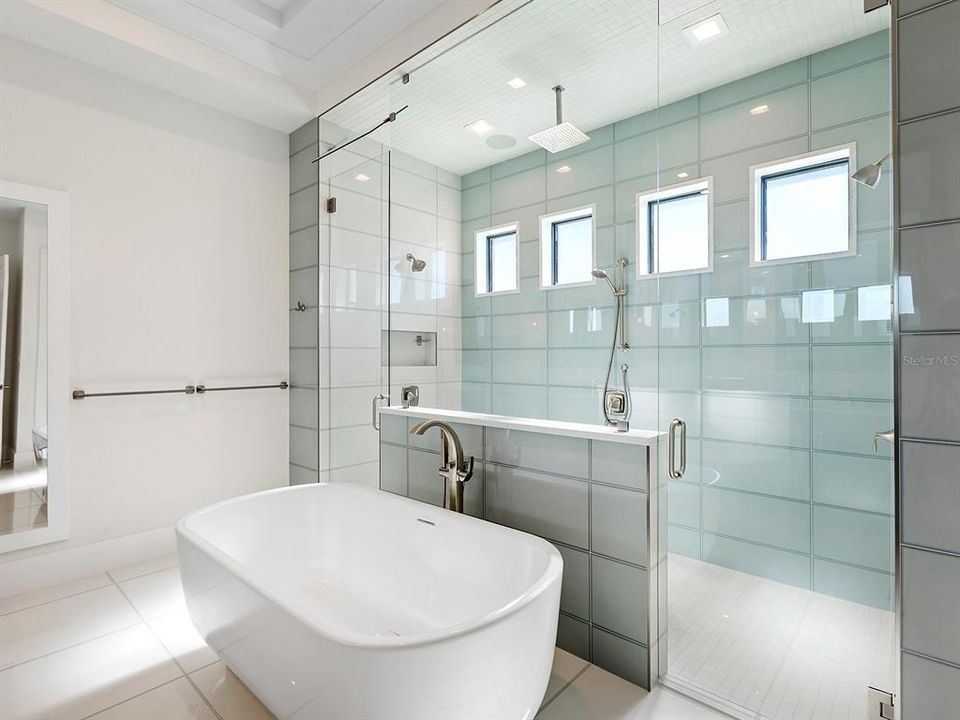 For Sale: $3,999,000 (4 beds, 5 baths, 6488 Square Feet)