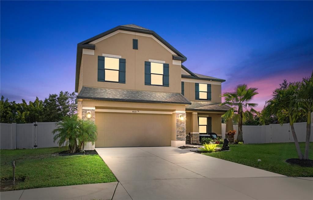 Vendido Recientemente: $405,000 (5 camas, 3 baños, 3060 Pies cuadrados)