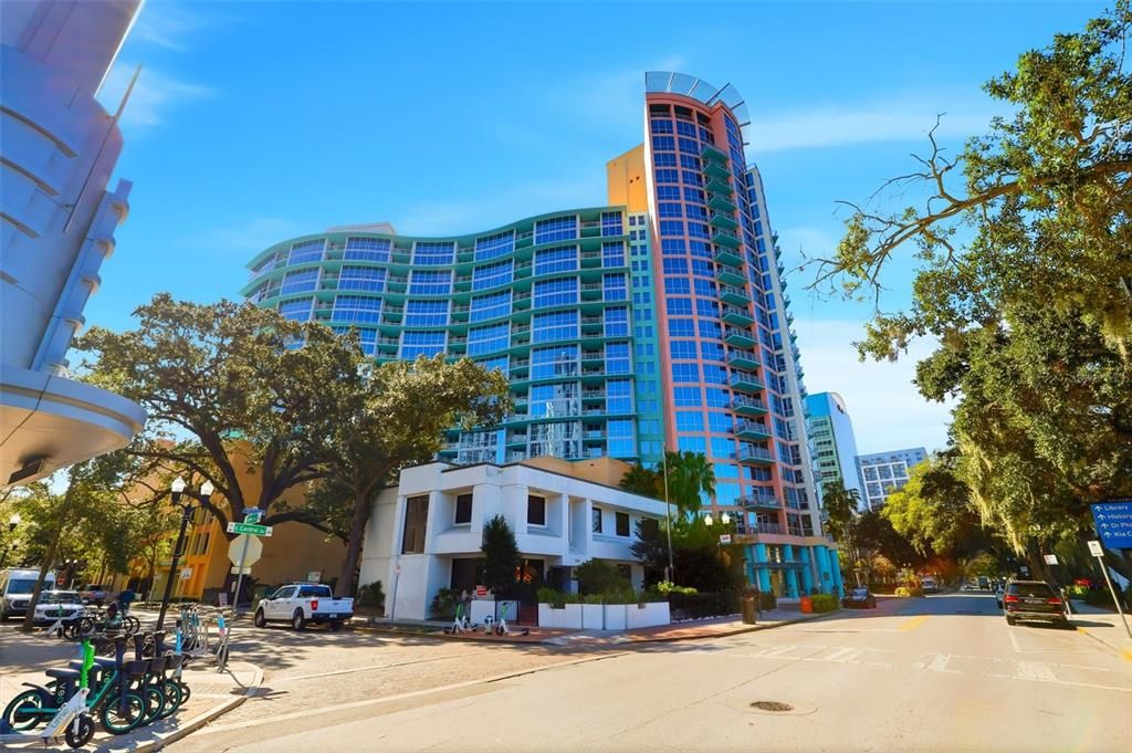 For Sale: $275,000 (1 beds, 1 baths, 1023 Square Feet)