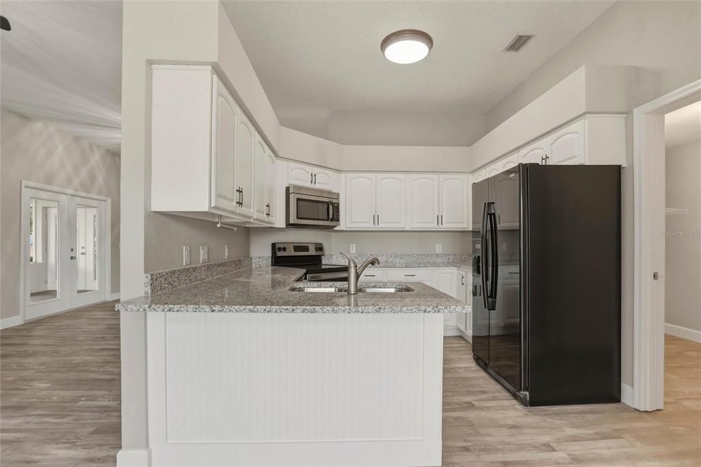 На продажу: $339,900 (3 спален, 2 ванн, 1737 Квадратных фут)